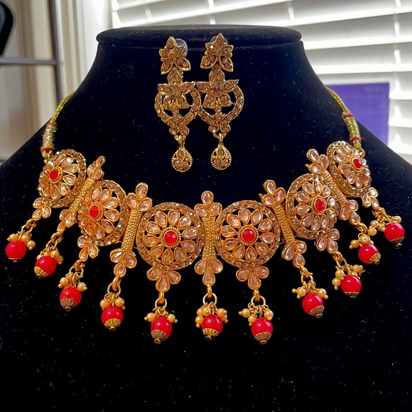 Stunning Indian choker with earrings - Picture 1 of 3